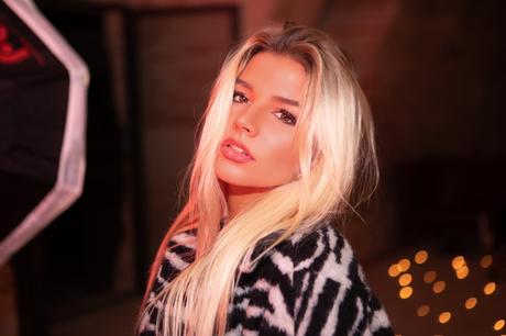 🍎 DESCUBRE A LA ESTRELLA DE TIKTOK CARLA FRIGO CON 'VENENO' 🍎 carla2