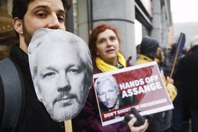 El mismo día en  que la Justicia británica deniega la extradición de Assange a EEUU “por riesgo de suicidio”, Trump propicia el asalto al Capitolio.
