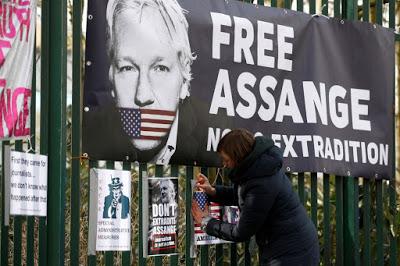 El mismo día en  que la Justicia británica deniega la extradición de Assange a EEUU “por riesgo de suicidio”, Trump propicia el asalto al Capitolio.