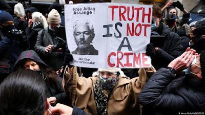 El mismo día en  que la Justicia británica deniega la extradición de Assange a EEUU “por riesgo de suicidio”, Trump propicia el asalto al Capitolio.