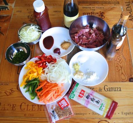 Fideos udon con cerdo y salsa de ostras Fideos udon con cerdo y salsa de ostras