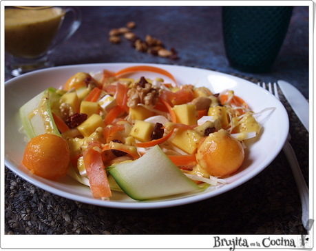 Ensalada calabacin, repollo y frutas