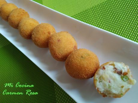 CROQUETAS DE TORTILLA DE HUEVO CON ESPÁRRAGOS TRIGUEROS, GAMBAS Y JAMON AL ESTILO DE KGB MALAGA CROQUETAS DE TORTILLA DE HUEVO CON ESPÁRRAGOS TRIGUEROS, GAMBAS Y JAMON AL ESTILO DE KGB MALAGA