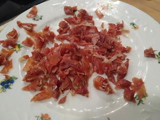 CROQUETAS DE TORTILLA DE HUEVO CON ESPÁRRAGOS TRIGUEROS, GAMBAS Y JAMON AL ESTILO DE KGB MALAGA CROQUETAS DE TORTILLA DE HUEVO CON ESPÁRRAGOS TRIGUEROS, GAMBAS Y JAMON AL ESTILO DE KGB MALAGA