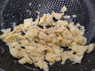 CROQUETAS DE TORTILLA DE HUEVO CON ESPÁRRAGOS TRIGUEROS, GAMBAS Y JAMON AL ESTILO DE KGB MALAGA CROQUETAS DE TORTILLA DE HUEVO CON ESPÁRRAGOS TRIGUEROS, GAMBAS Y JAMON AL ESTILO DE KGB MALAGA