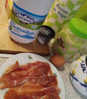 CROQUETAS DE TORTILLA DE HUEVO CON ESPÁRRAGOS TRIGUEROS, GAMBAS Y JAMON AL ESTILO DE KGB MALAGA CROQUETAS DE TORTILLA DE HUEVO CON ESPÁRRAGOS TRIGUEROS, GAMBAS Y JAMON AL ESTILO DE KGB MALAGA