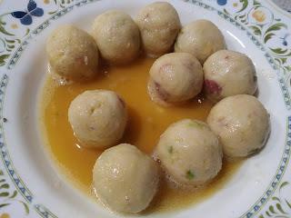 CROQUETAS DE TORTILLA DE HUEVO CON ESPÁRRAGOS TRIGUEROS, GAMBAS Y JAMON AL ESTILO DE KGB MALAGA CROQUETAS DE TORTILLA DE HUEVO CON ESPÁRRAGOS TRIGUEROS, GAMBAS Y JAMON AL ESTILO DE KGB MALAGA