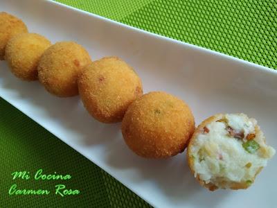 CROQUETAS DE TORTILLA DE HUEVO CON ESPÁRRAGOS TRIGUEROS, GAMBAS Y JAMON AL ESTILO DE KGB MALAGA CROQUETAS DE TORTILLA DE HUEVO CON ESPÁRRAGOS TRIGUEROS, GAMBAS Y JAMON AL ESTILO DE KGB MALAGA
