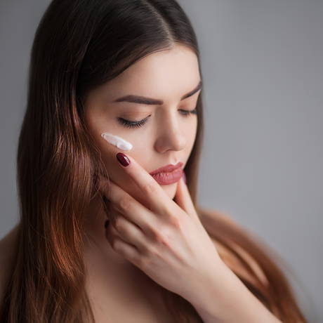 ¿Los cosméticos pueden penetrar la piel y absorberse en sangre?