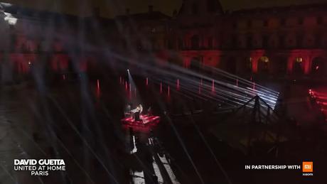 David Guetta y su espectacular despliegue de luz y sonido de año nuevo en el Louvre 2