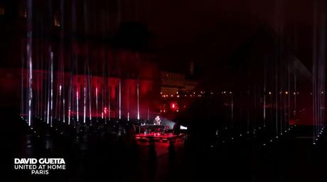 David Guetta y su espectacular despliegue de luz y sonido de año nuevo en el Louvre 222