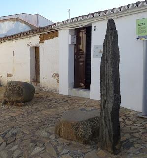 Imagen del mes: Menhir de La Cardenchosa, en el término de Azuaga Imagen del mes: Menhir de La Cardenchosa, en el término de Azuaga