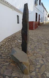 Imagen del mes: Menhir de La Cardenchosa, en el término de Azuaga