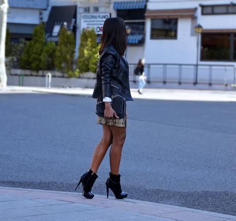 Outfit Con Falda De Lentejuelas De Colores