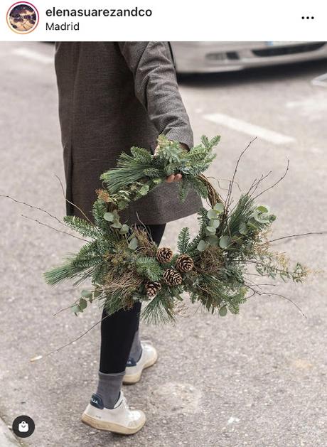 LOS CALCETINES SALEN AL EXTERIOR.-