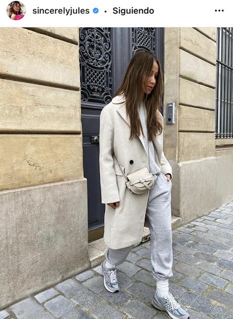 LOS CALCETINES SALEN AL EXTERIOR.-