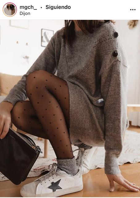 LOS CALCETINES SALEN AL EXTERIOR.-