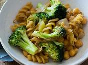 Brocoli salteado pasta garbanzos