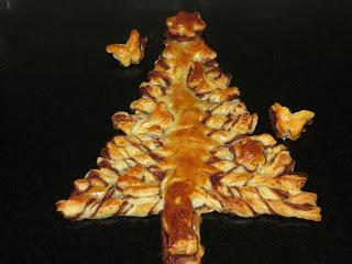 ÁRBOL DE NAVIDAD CON MASA DE HOJALDRE ÁRBOL DE NAVIDAD CON MASA DE HOJALDRE
