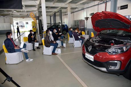 MEDIANTE INNOVADORA ESTRATEGIA RENAULT PRESENTÓ SU GAMA DE PRODUCTO EN QUITO MEDIANTE INNOVADORA ESTRATEGIA RENAULT PRESENTÓ SU GAMA DE PRODUCTO EN QUITO