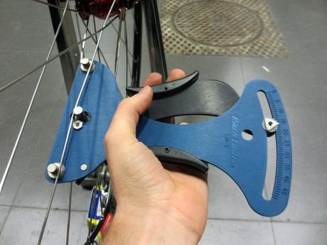 Tutorial como radiar y centrar una rueda de una bicicleta - Paperblog
