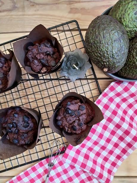 Muffins integrales de aguacate y chocolate. Receta saludable. Desayuno, merienda postre. Vegano Invierno, horno Cuca Muffins integrales de aguacate y chocolate. Receta saludable. Desayuno, merienda postre. Vegano Invierno, horno Cuca