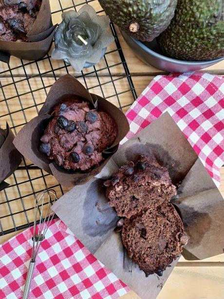 Muffins integrales de aguacate y chocolate. Receta saludable. Desayuno, merienda postre. Vegano Invierno, horno Cuca Muffins integrales de aguacate y chocolate. Receta saludable. Desayuno, merienda postre. Vegano Invierno, horno Cuca