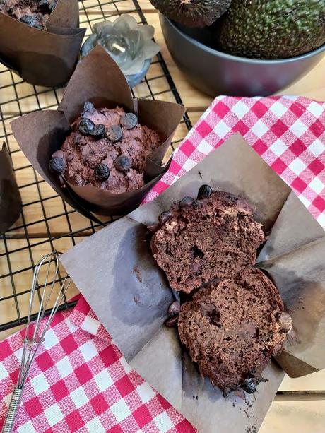Muffins integrales de aguacate y chocolate. Receta saludable. Desayuno, merienda postre. Vegano Invierno, horno Cuca Muffins integrales de aguacate y chocolate. Receta saludable. Desayuno, merienda postre. Vegano Invierno, horno Cuca