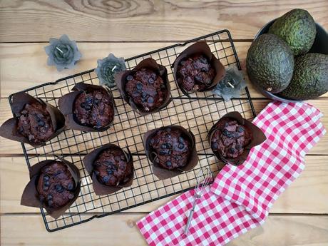 Muffins integrales de aguacate y chocolate. Receta saludable. Desayuno, merienda postre. Vegano Invierno, horno Cuca Muffins integrales de aguacate y chocolate. Receta saludable. Desayuno, merienda postre. Vegano Invierno, horno Cuca