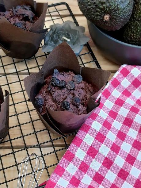 Muffins integrales de aguacate y chocolate. Receta saludable. Desayuno, merienda postre. Vegano Invierno, horno Cuca Muffins integrales de aguacate y chocolate. Receta saludable. Desayuno, merienda postre. Vegano Invierno, horno Cuca