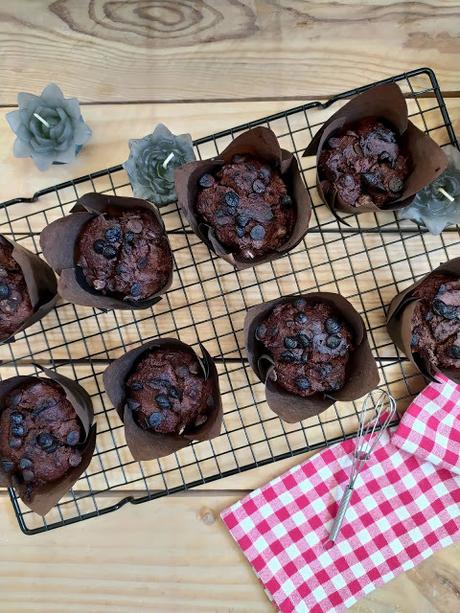 Muffins integrales de aguacate y chocolate. Receta saludable. Desayuno, merienda postre. Vegano Invierno, horno Cuca Muffins integrales de aguacate y chocolate. Receta saludable. Desayuno, merienda postre. Vegano Invierno, horno Cuca