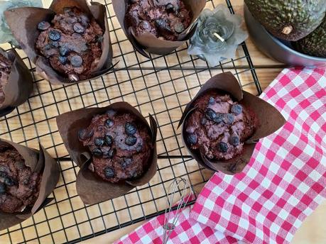Muffins integrales de aguacate y chocolate. Receta saludable. Desayuno, merienda postre. Vegano Invierno, horno Cuca Muffins integrales de aguacate y chocolate. Receta saludable. Desayuno, merienda postre. Vegano Invierno, horno Cuca