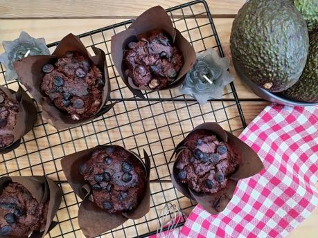 Muffins integrales de aguacate y chocolate. Receta saludable. Desayuno, merienda postre. Vegano Invierno, horno Cuca Muffins integrales de aguacate y chocolate. Receta saludable. Desayuno, merienda postre. Vegano Invierno, horno Cuca