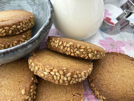 delikatissen tahini sesame cookies tahini cookies recipe sesame tahini cookies sesame seed cookies sesame butter cookies recetas delikatissen how to make cookies galletitas para el te galletas para el café galletas muy fáciles galletas fáciles galletas de tahini galletas de sésamo galletas de mantequilla galletas caseras fast cookies easy cookies cómo hacer galletas butter cookies  