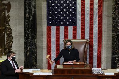 La Cámara de Representantes aprueba la destitución a Trump gracias al voto de diez republicanos.