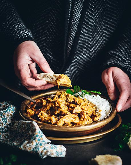 Curry de ternera con arroz y pan naan