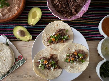 Taquitos de barbacoa de cachete