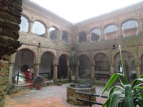 El Monasterio de Tentudía bajo la nieve, una curiosa visita.