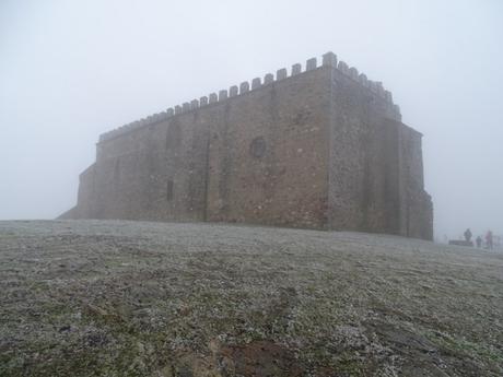 El Monasterio de Tentudía bajo la nieve, una curiosa visita.