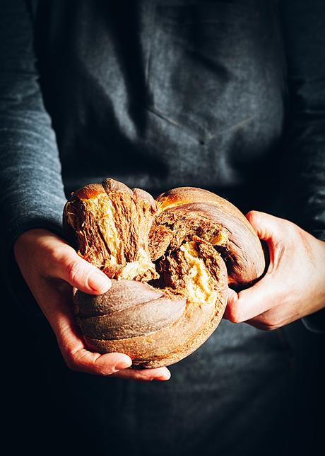 Pan trenzado de chocolate, zanahoria y canela