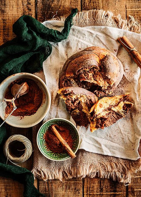 Pan trenzado de chocolate, zanahoria y canela