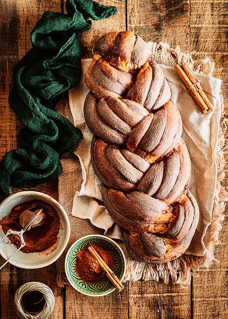 Pan trenzado de chocolate, zanahoria y canela