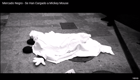 Mercado Negro videoclip Se han cargado a Mickey Mouse flor3