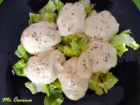 HUEVOS RELLENOS DE ATÚN