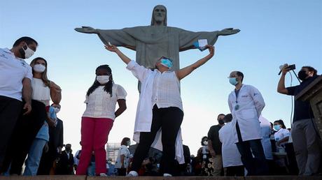 A los pies de Cristo Redentor: Brasil inició campaña de inmunización