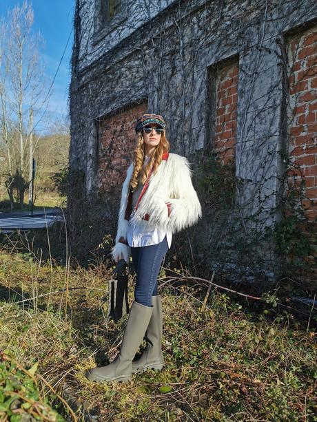 Combatiendo el frío con un look fluffy jacket