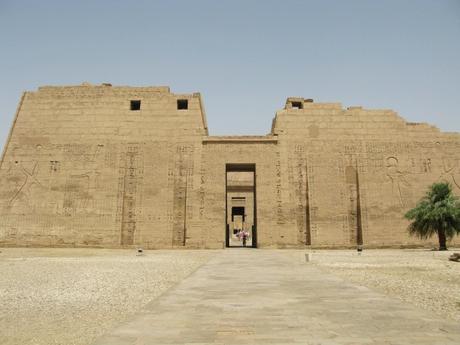 10 SITIOS IMPRESCINDIBLES QUE VER EN LUXOR 10 SITIOS IMPRESCINDIBLES QUE VER EN LUXOR