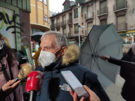 VÍDEO Y FOTOS | Así se despidieron los dos proyectores de carbones del emblemático Cine Adriano 6 VÍDEO Y FOTOS | Así se despidieron los dos proyectores de carbones del emblemático Cine Adriano 6