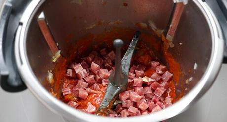 Ponemos los taquito se jamón y los mezclamos con el sofrito 