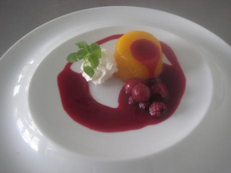 TOCINILLO DE CIELO CON COMPOTA DE FRUTOS ROJOS